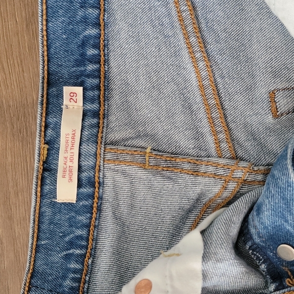 Ribcage Levi Shorts - Picture 3 of 3